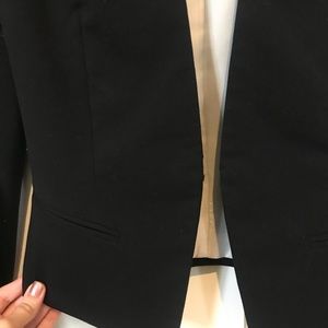 H&M Jackets & Coats - Beautiful Cropped Fitted Blazer H&M Jackets & Coats - Beautiful Cropped Fitted Blazer